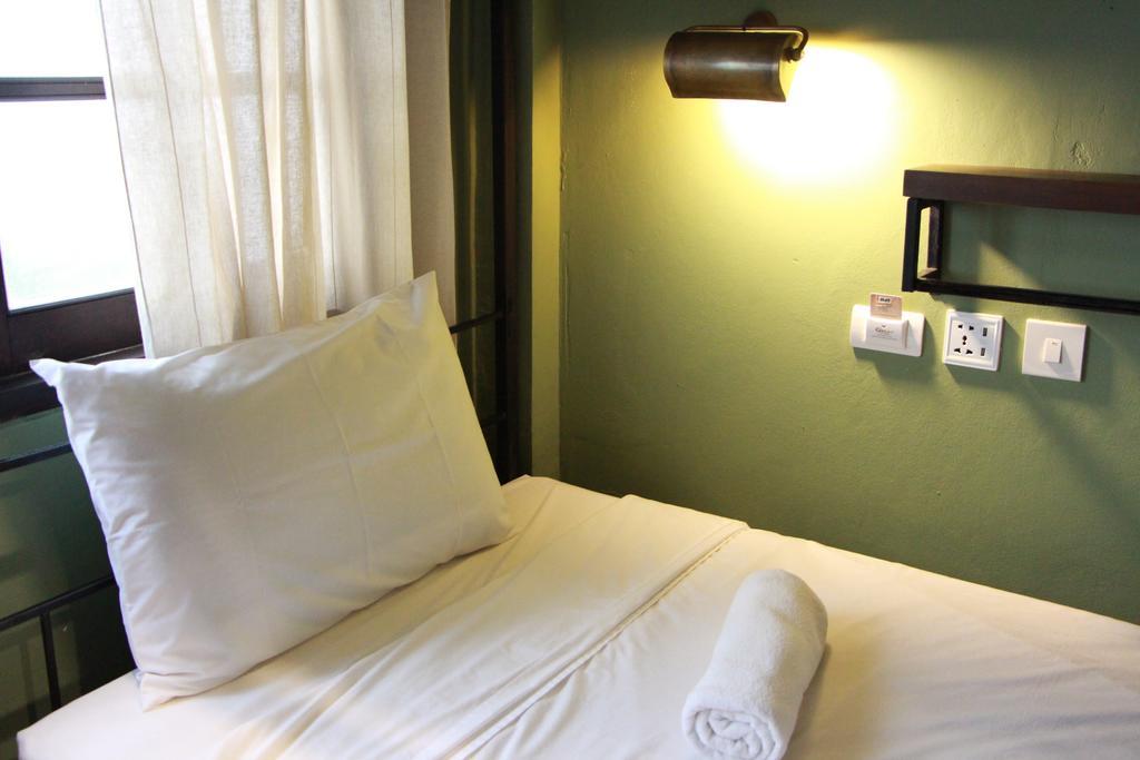 Niras Bankoc Hostel Бангкок Экстерьер фото
