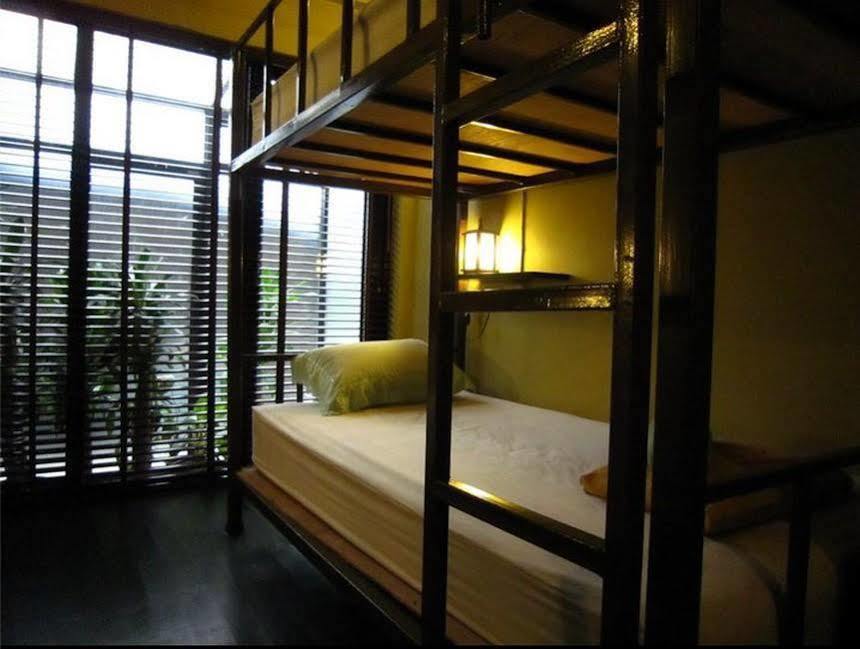 Niras Bankoc Hostel Бангкок Экстерьер фото